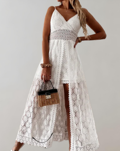 Everlee | Jumpsuit van kant met spaghettibandjes, korte broek aan de binnenkant en split naar beneden in het midden