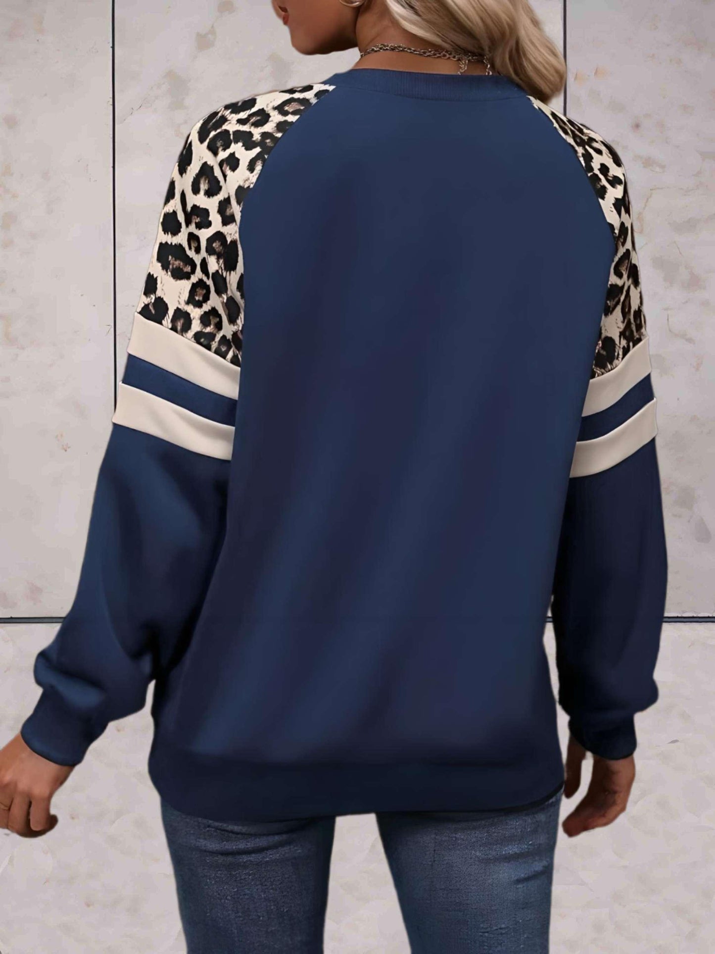 Ezra - Mooi aansluitende sweater met luipaardprint op de mouwen