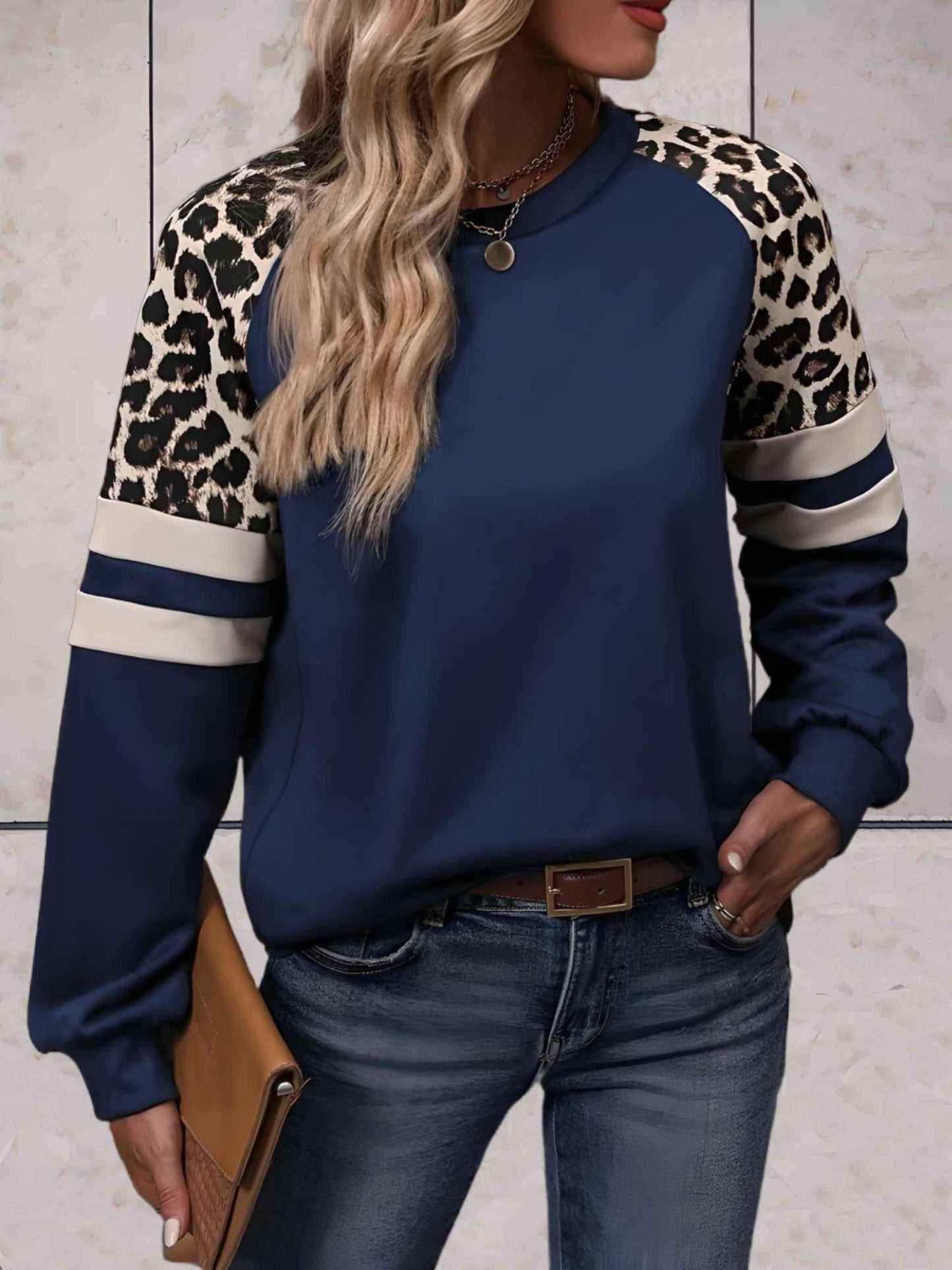 Ezra - Mooi aansluitende sweater met luipaardprint op de mouwen