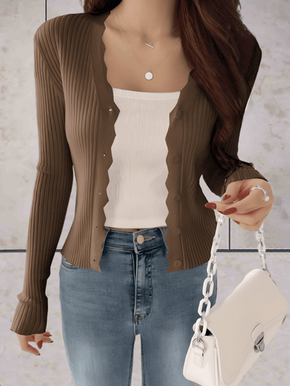 Gal - Slim-fit geribbelde designtrui met golvend design aan de knoopzijde, lage v-uitsnijding