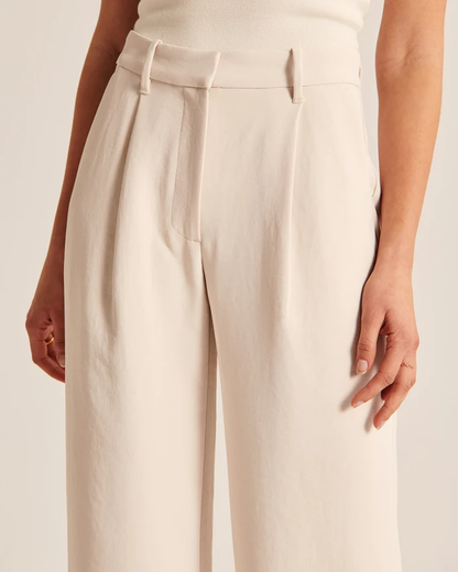 Joycelyn - Getailleerde broek met wijde pijpen in beige