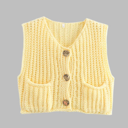Alida Kort Vest | Gebreid damesvest met gouden knopen