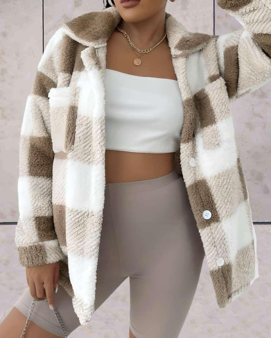 Lexie - Lang imitatieruitjesmodel met jack met grote kraag