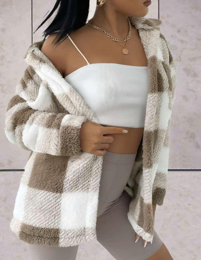 Lexie - Lang imitatieruitjesmodel met jack met grote kraag