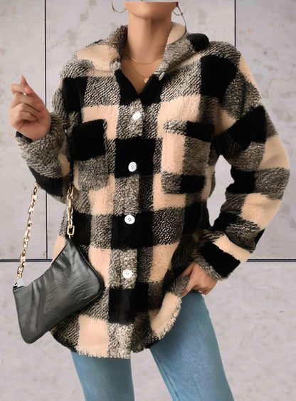 Lexie - Lang imitatieruitjesmodel met jack met grote kraag