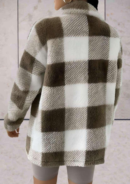 Lexie - Lang imitatieruitjesmodel met jack met grote kraag