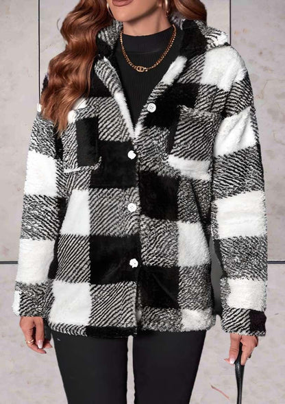 Lexie - Lang imitatieruitjesmodel met jack met grote kraag