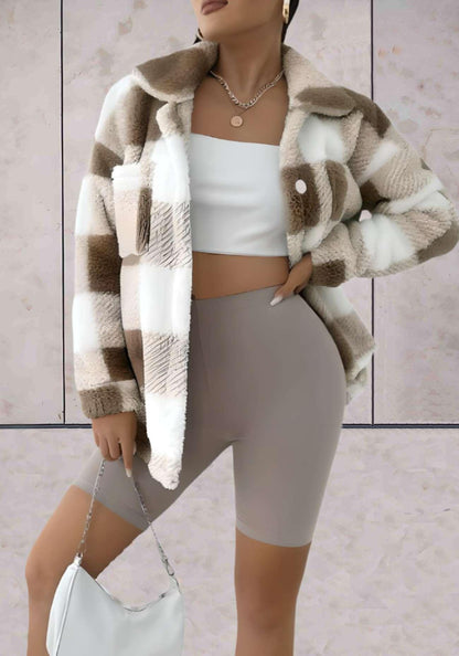 Lexie - Lang imitatieruitjesmodel met jack met grote kraag