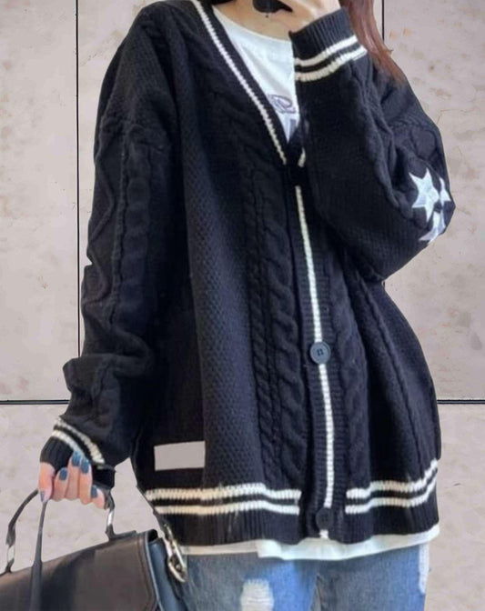 Lynn | Eenvoudig gebreide trui met sterrenpatroon en V-halslijn