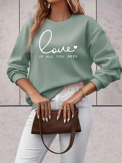 Madison -  Lange trui met liefde is alles wat je nodig hebt statement design vooraan