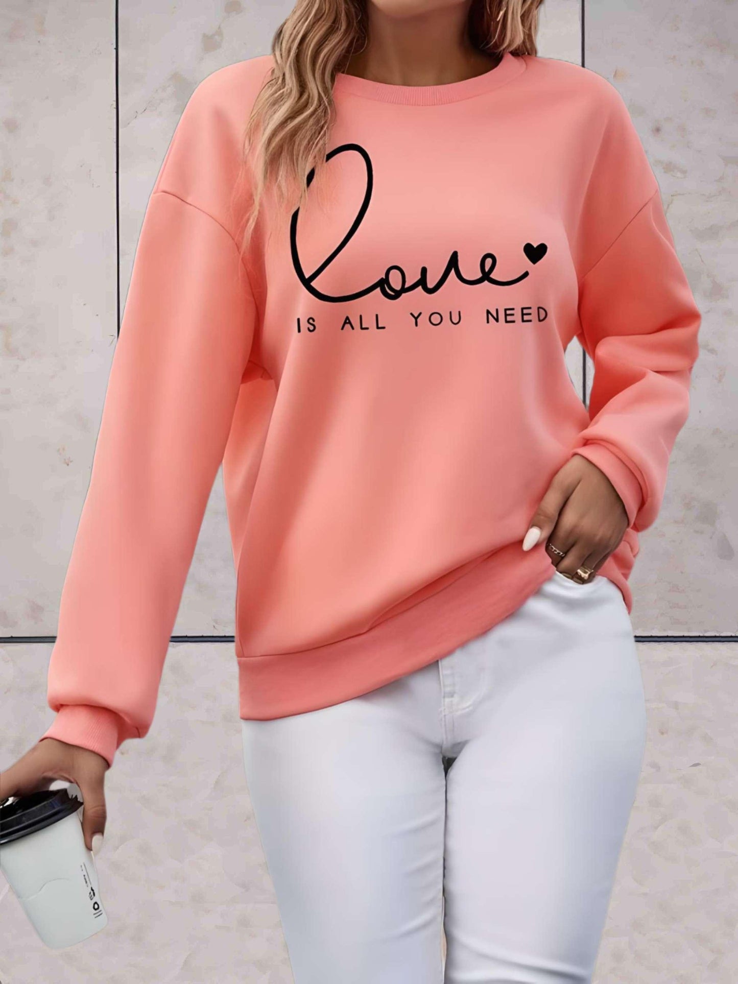 Madison -  Lange trui met liefde is alles wat je nodig hebt statement design vooraan