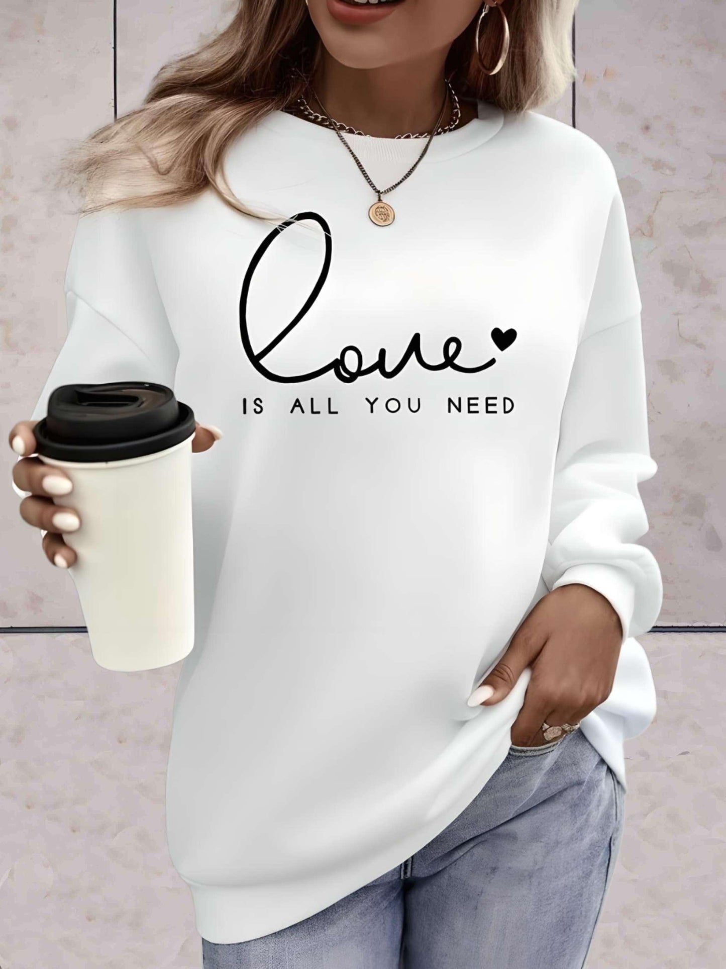 Madison -  Lange trui met liefde is alles wat je nodig hebt statement design vooraan