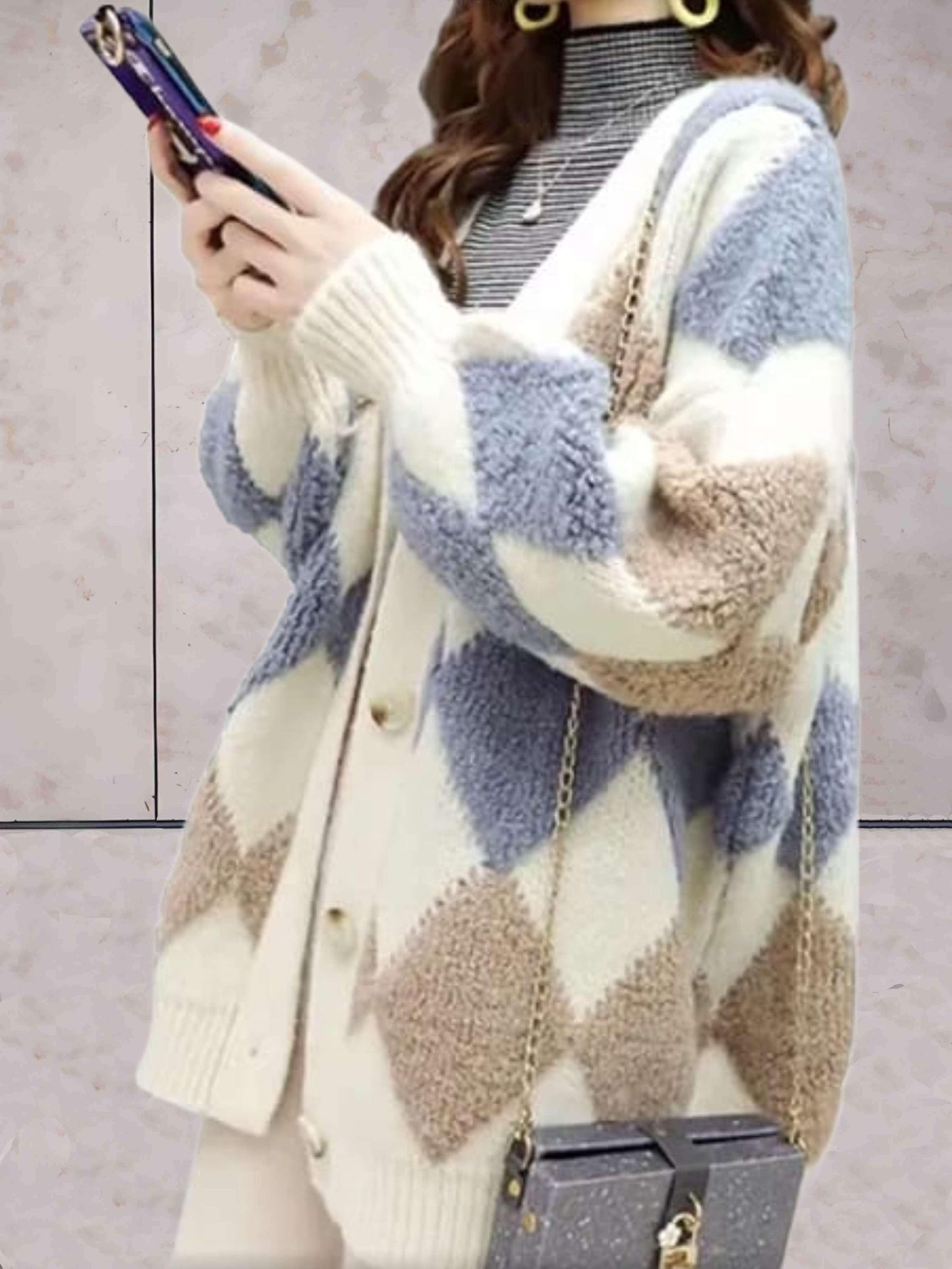 Myka | Nonchalante gebreide bonttrui met V-hals, knoopsluiting en ruitpatroon