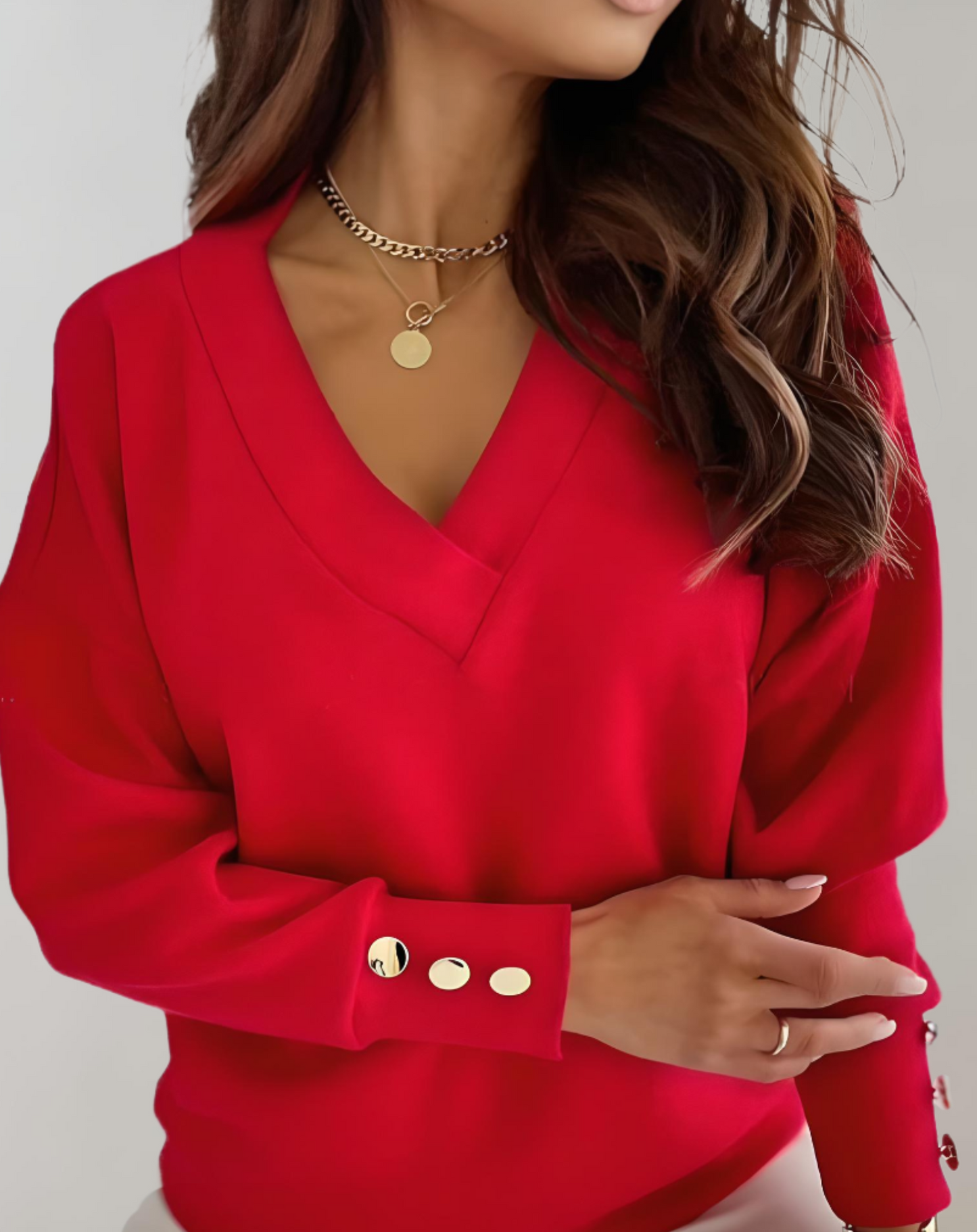 Nyssa | Eenvoudige trui met een v-hals en knopen op de mouw