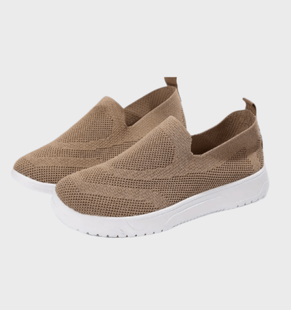 Nadine - Bruine instapsneakers met textielontwerp