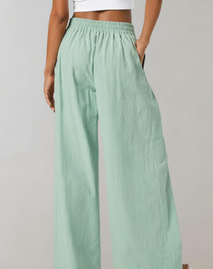 Naomi | Wijde broek met hoge taille, knoopsluiting en zakken