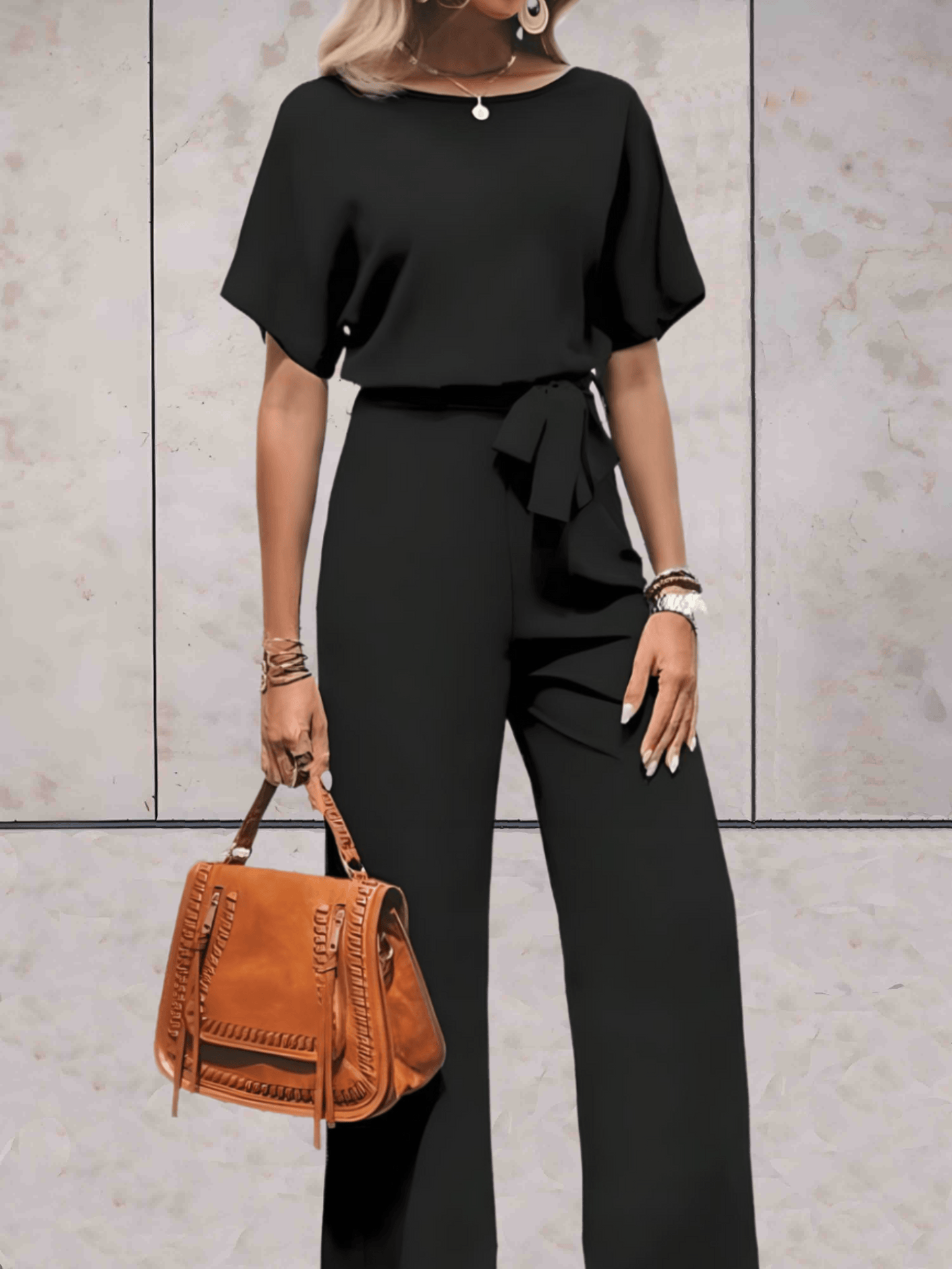 Paige | Effen jumpsuit met korte en wijde mouwen, striklinten aan de zijkant en druppelvormige opening aan de achterkant