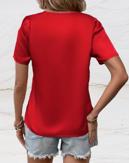 Rebecca | Losse top met halve mouwen en ruches op één schouder