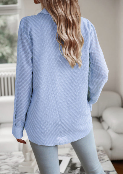 Lichtblauwe blouse met patroon