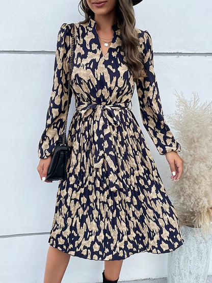Donkerblauwe midi jurk met beige print