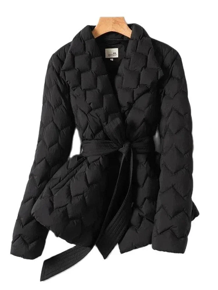 Daphne - Elegante donsjas met riem