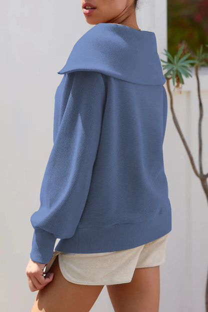 Blauwe trui met grote kraag