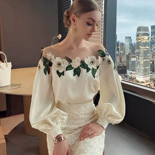 Angela Bloemenblouse | Stijlvolle moderne damesblouse met off-shoulder snit en lange mouwen
