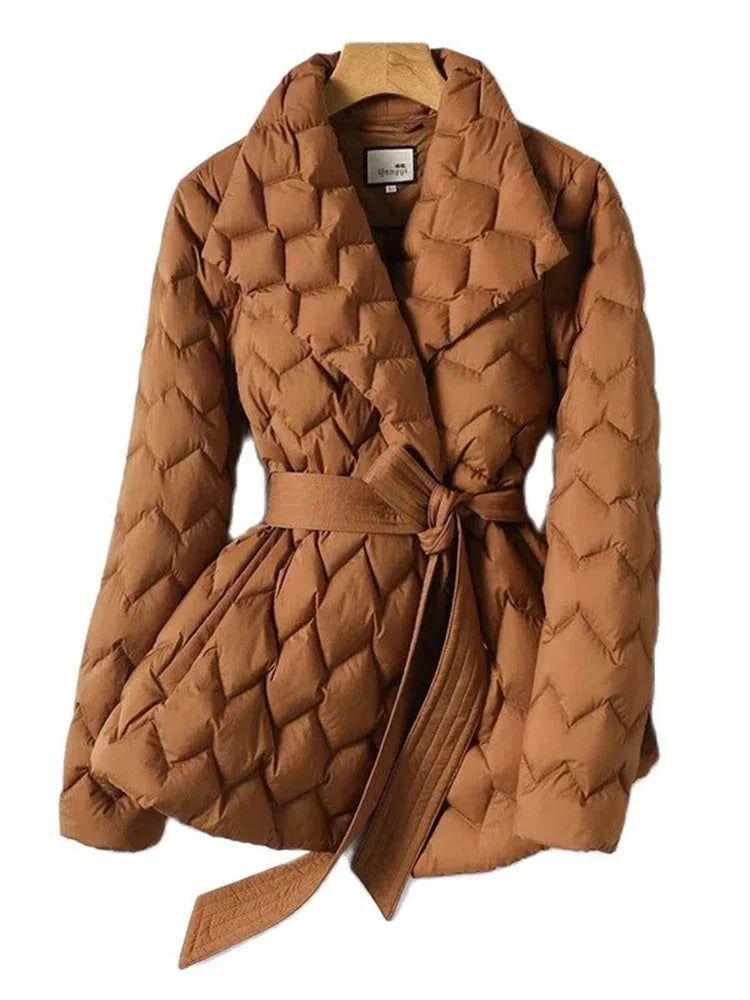 Daphne - Elegante donsjas met riem