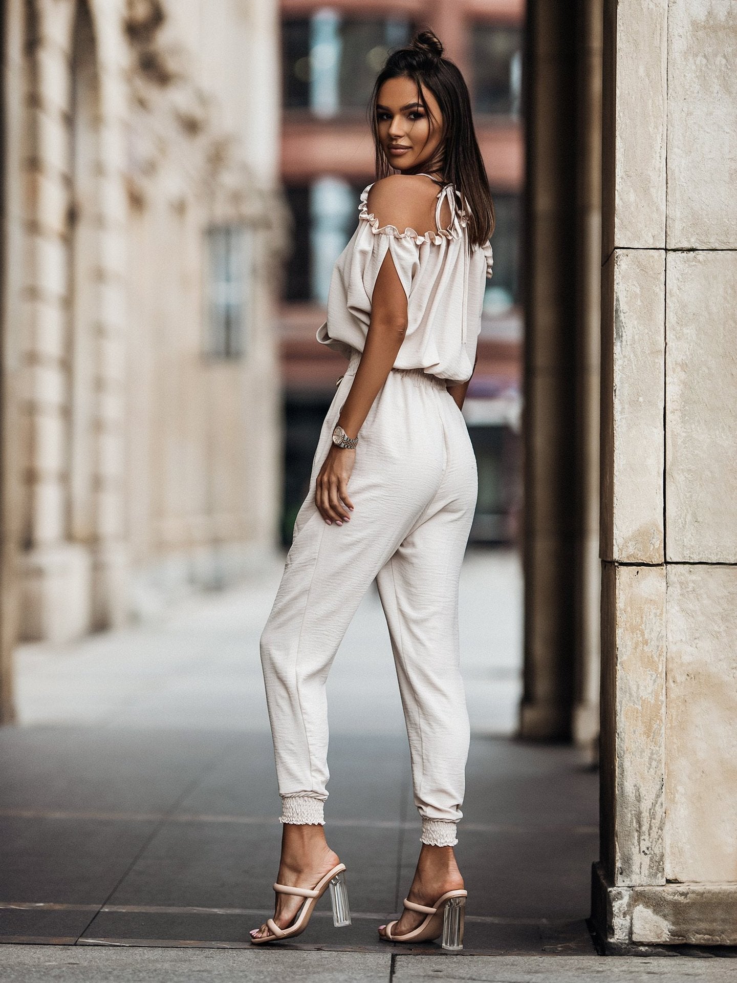 Witte jumpsuit met open schouders