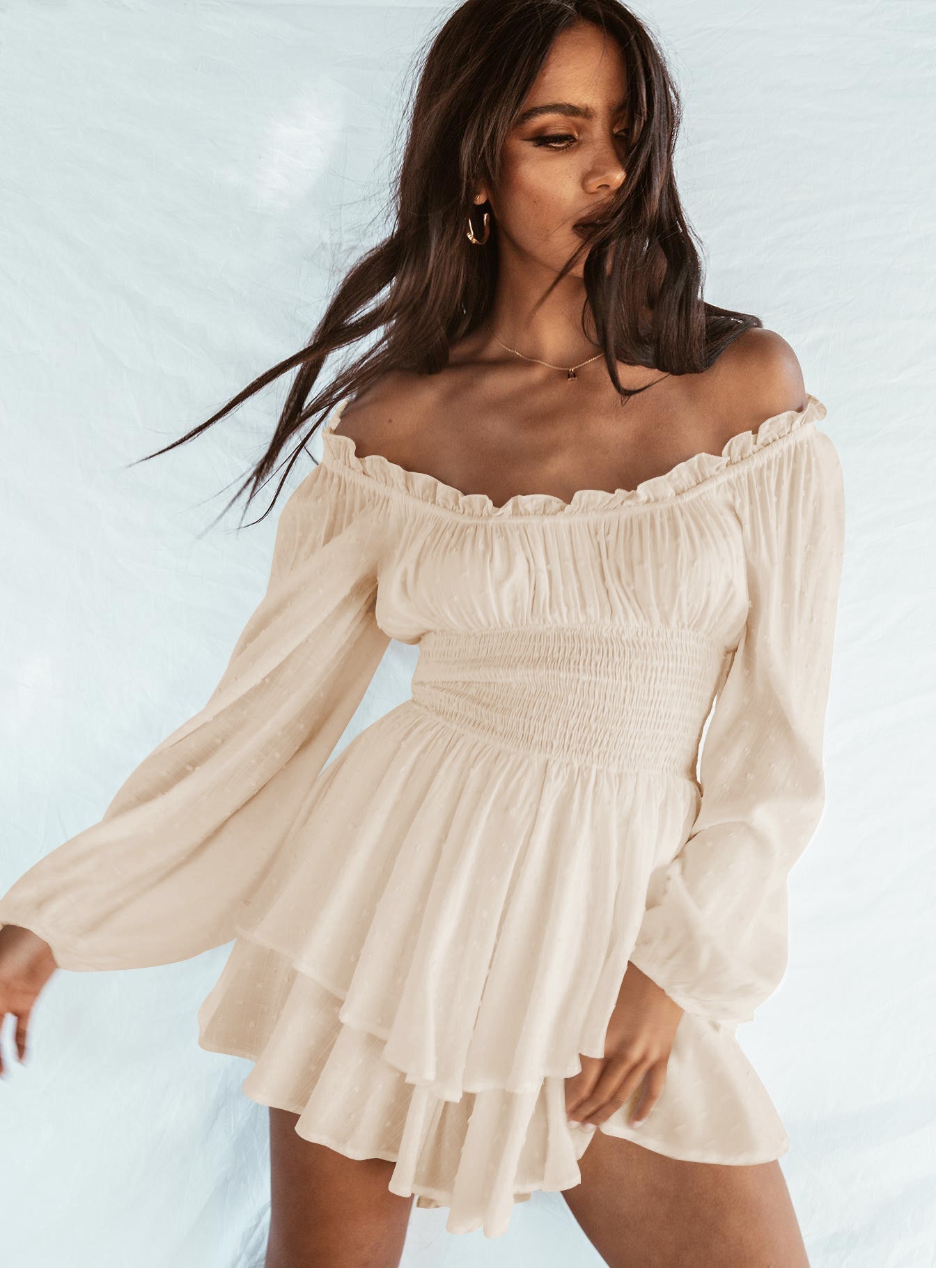 Off-shoulder ruffle jurk