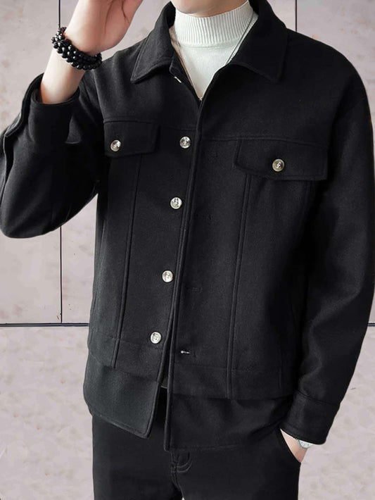 Terry - eenvoudig en kort wollen jack met borstzakken en knoopsluiting