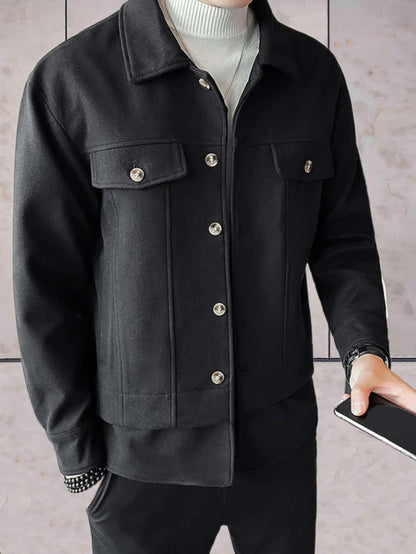 Terry - eenvoudig en kort wollen jack met borstzakken en knoopsluiting