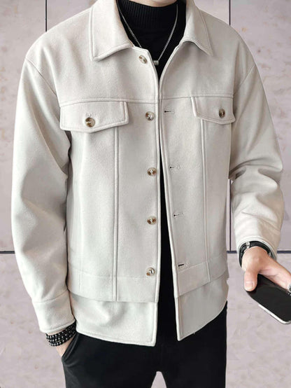 Terry - eenvoudig en kort wollen jack met borstzakken en knoopsluiting