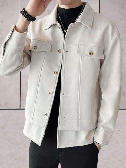 Terry - eenvoudig en kort wollen jack met borstzakken en knoopsluiting