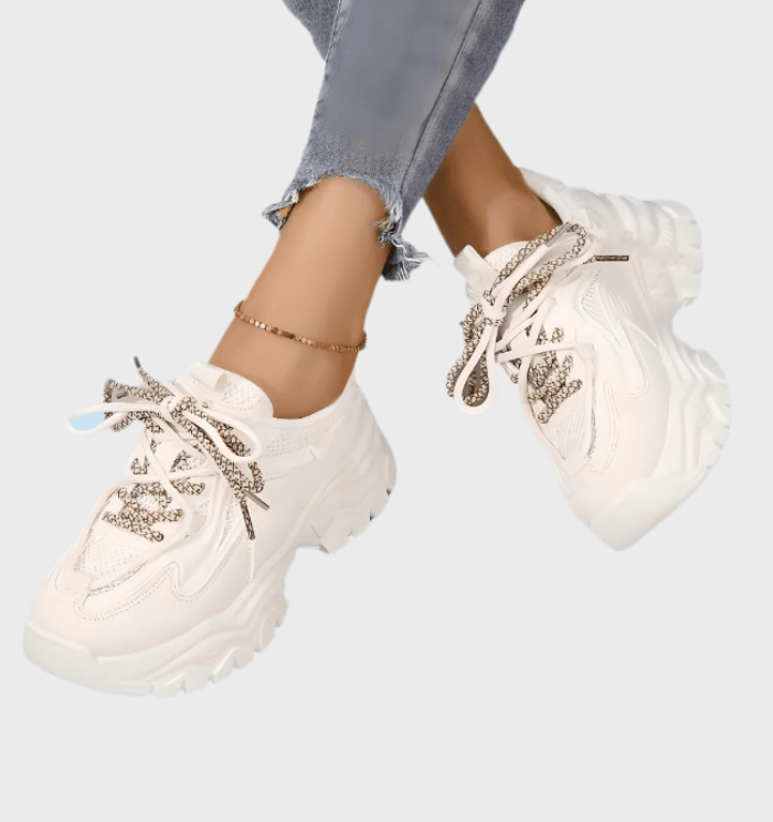 Trixie - Witte grote hardloopsneakers met uitgesneden design en bruin kant