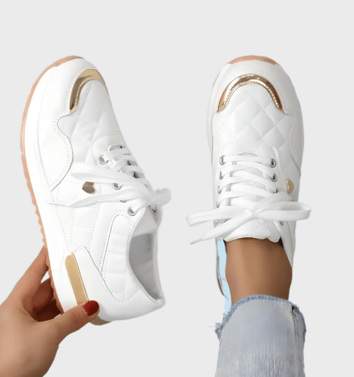 Ignacia - Glanzende sneakers met gouden strepen en veters voor dames