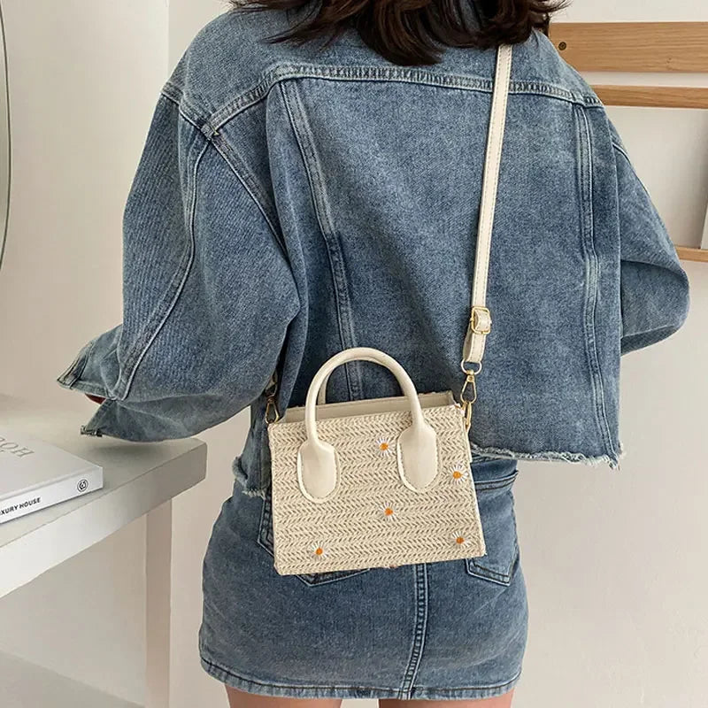 Daisy | Geweven handtas met bloemenaccenten