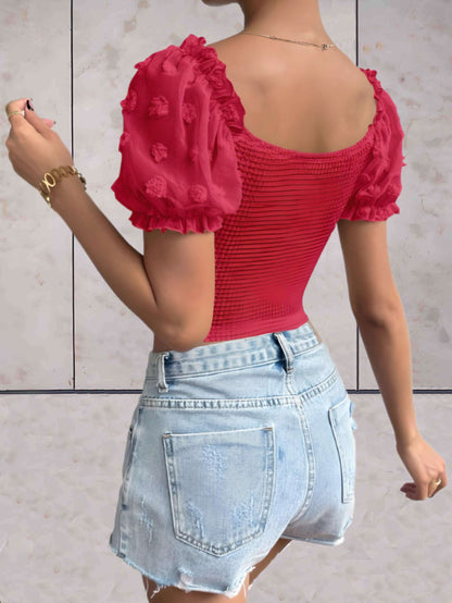 Chelsea - Bodycon cropped top met lage v-uitsnijding en gezwollen korte mouwen