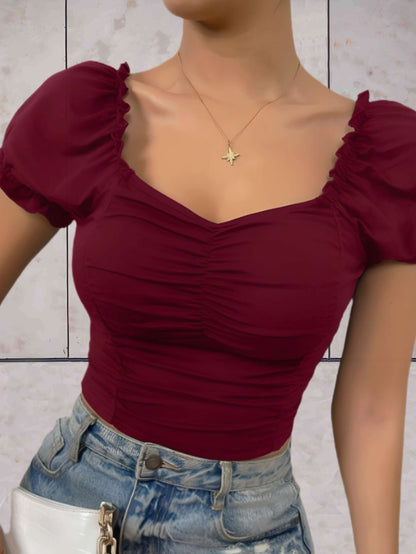 Chelsea - Bodycon cropped top met lage v-uitsnijding en gezwollen korte mouwen