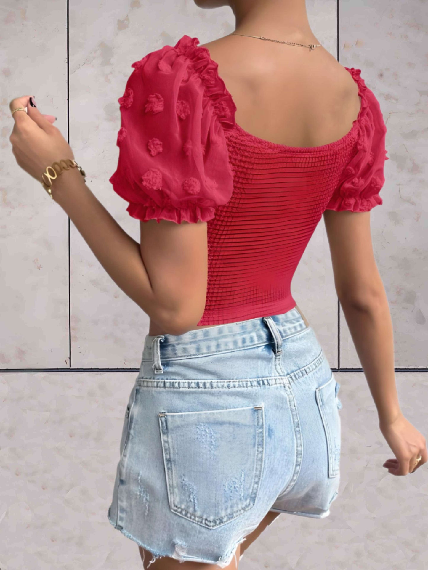 Chelsea - Bodycon cropped top met lage v-uitsnijding en gezwollen korte mouwen