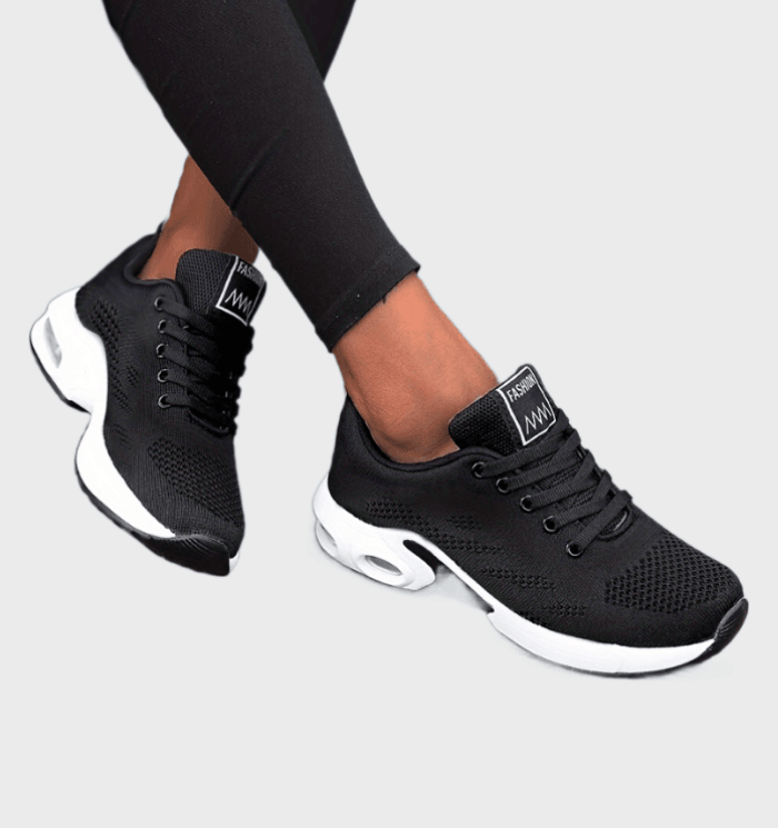 Judy Ann-  Mooi passende hardloopsneakers met veters en grote tong