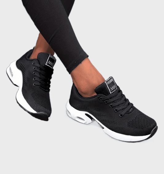 Judy Ann-  Mooi passende hardloopsneakers met veters en grote tong