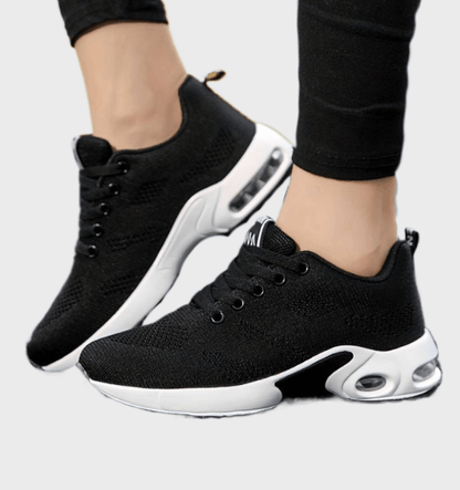 Judy Ann-  Mooi passende hardloopsneakers met veters en grote tong