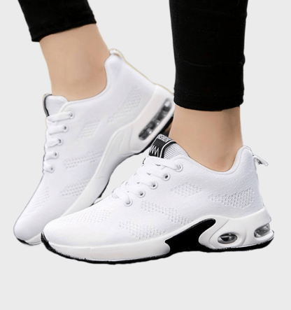 Judy Ann-  Mooi passende hardloopsneakers met veters en grote tong