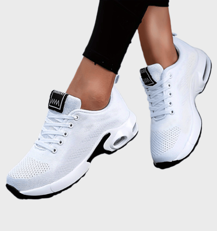 Judy Ann-  Mooi passende hardloopsneakers met veters en grote tong