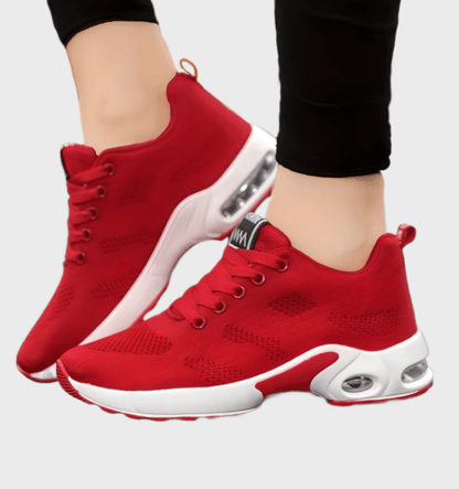 Judy Ann-  Mooi passende hardloopsneakers met veters en grote tong