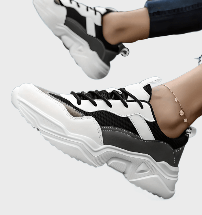 Clara- Kleurrijke sneakers met dikke zool en veters