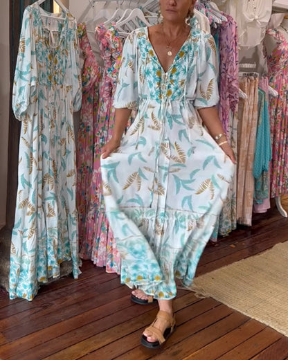 Amita - Maxi-jurk voor dames met een bladprint en een elegante V-hals