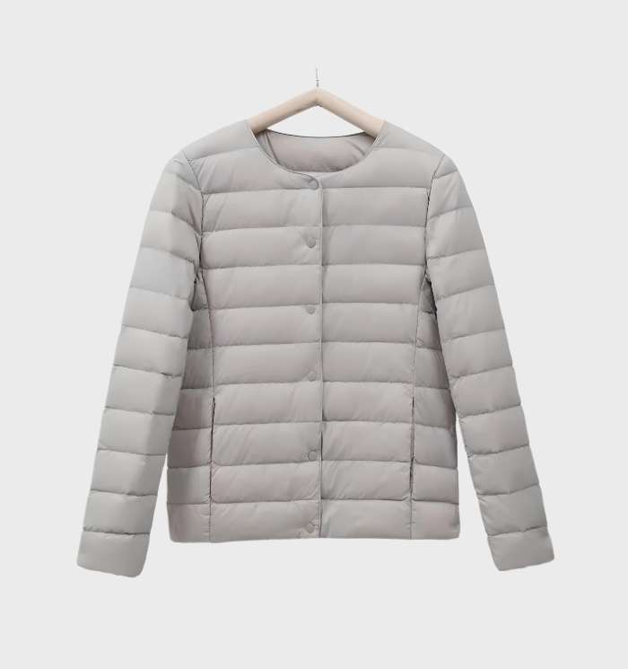 Elsie | Effen gewatteerd pofjack met ronde hals en knoopsluiting