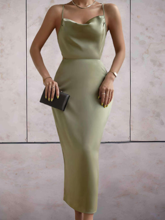 Georgina - Formele satijnen jurk open rug in groen